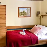 Golden Wood Apartment *