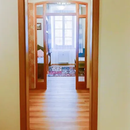 Golden Wood 아파트 *