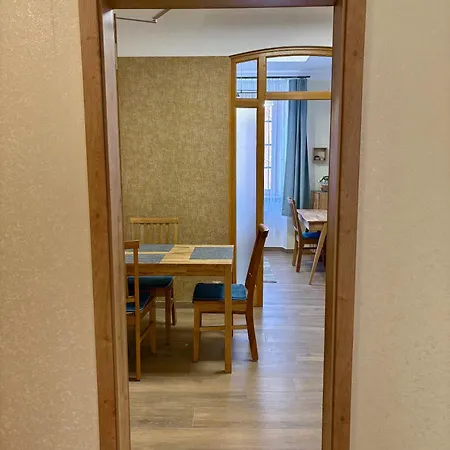 Golden Wood 아파트 *